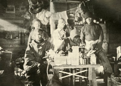 Groupe dans la cabane en été : Joyce à la machine à coudre, 1908, 1909 - Unbekannt