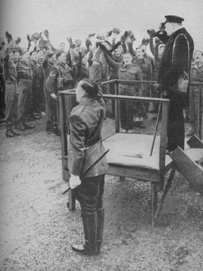 Accueilli par les nouveaux hommes de son ancien régiment, 1941 - Unbekannt