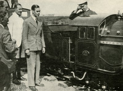 Sa Majesté inspectant le chemin de fer miniature à New Romney, Kent - Unbekannt