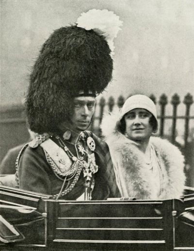 Sa Majesté en costume des Highlands arrivant à la cathédrale Saint-Gilles, Édimbourg, 1929, 1937 - Unbekannt