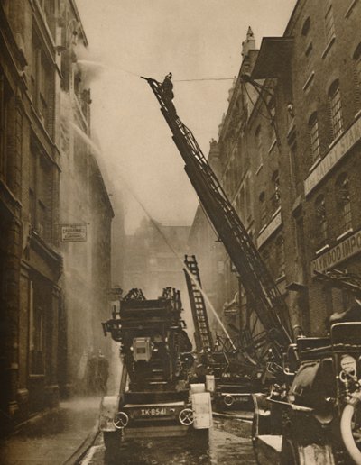 Comment la brigade des pompiers de Londres affronte son ennemi, vers 1935 - Unbekannt