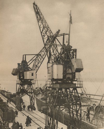 Grues mobiles géantes à Tilbury déchargeant la cargaison d