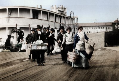 Immigrants aux États-Unis débarquant à Ellis Island, New York, vers 1900 - Unbekannt