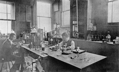 Laboratoire industriel chez Thomas Firth & Sons Norfolk Works, Sheffield, vers 1900 - Unbekannt