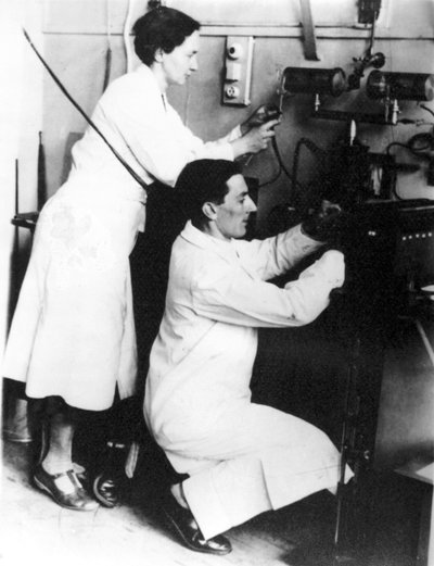 Irène Joliot-Curie et Frédéric Joliot, physiciens français, vers 1935 - Unbekannt