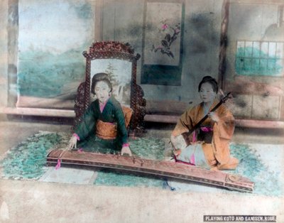 Musique japonaise : femmes jouant du Koto et du Samisen, Kobe, Japon - Unbekannt