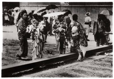 Femmes japonaises près du hangar Zeppelin, Kasumigaura, Japon, 1929-1933 - Unbekannt