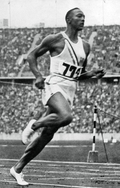 Jesse Owens à la fin du 100m aux Jeux Olympiques de Berlin, 1936 - Unbekannt