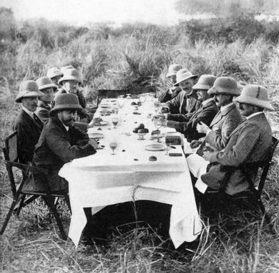 Le roi George V 1865-1936 déjeunant après une chasse au tigre au Népal, 1911 - Unbekannt