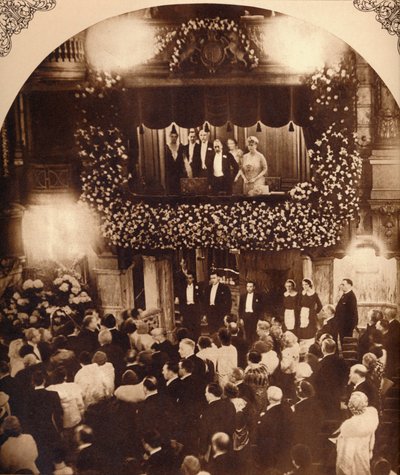 Le roi George V et la reine Mary à une représentation royale, années 1920 ou 1930, 1935 - Unbekannt