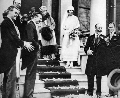 Le roi George V souhaite bonne chance à la princesse Maud alors qu