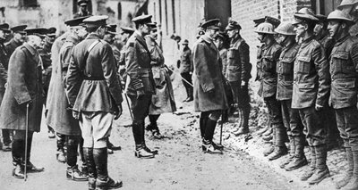 Le roi George V avec le 7e bataillon des Sherwood Foresters, Première Guerre mondiale, mars 1918 - Unbekannt