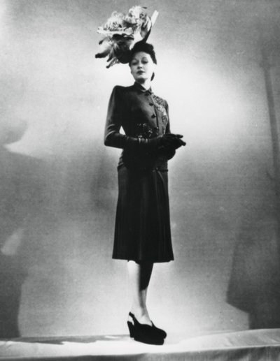 La femme chic, tenue du créateur de mode français Jacques Fath, Paris - Unbekannt