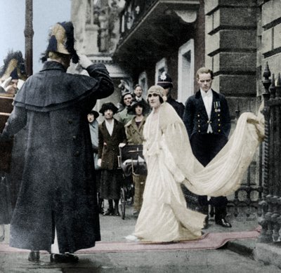 Lady Elizabeth Bowes-Lyon en route pour se marier à l