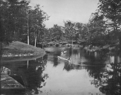 Petit lac dans les jardins de la maison des soldats, Milwaukee, vers 1897 - Unbekannt
