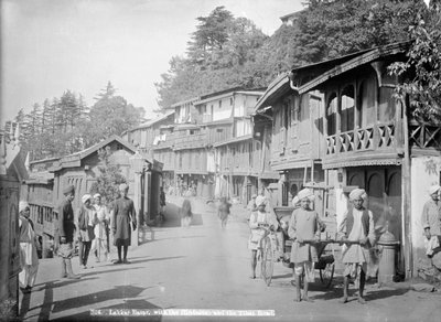 Lakkar Bazaar, avec la route de l
