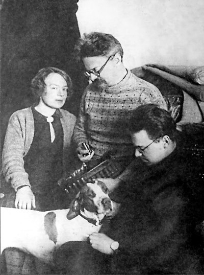 Léon Trotsky et sa famille, Alma Ata, URSS, 1928 - Unbekannt