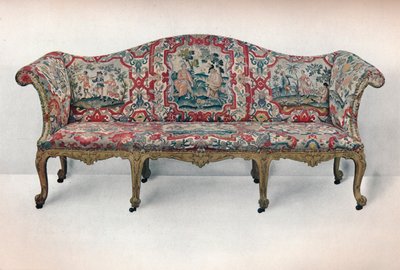 Long canapé rembourré: en forme de serpentine, sculpté et doré, vers 1750 - Unbekannt