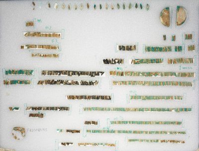 Perles en vrac et deux terminaux, 1980-1801 av. J.-C. - Unbekannt