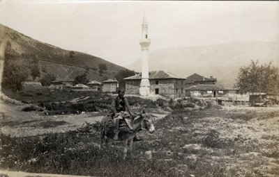 Macédoine, Grèce : un homme sur un âne devant un minaret - Unbekannt