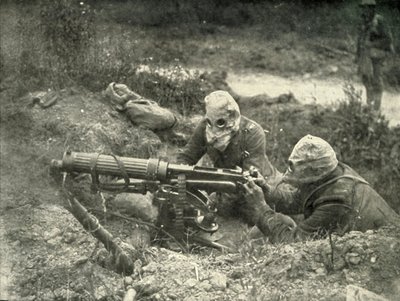 Mitrailleurs en action portant leurs masques à gaz, 1919 - Unbekannt