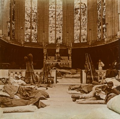 Caserne de fortune dans une église, Marne, nord de la France, 1914 - Unbekannt