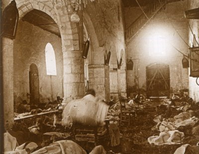 Hôpital de fortune dans une église, Marne, nord de la France, 1914 - Unbekannt