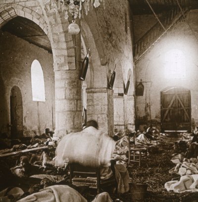 Hôpital de fortune dans une église, Marne, nord de la France, 1914 - Unbekannt