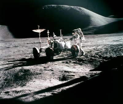 Vol spatial habité, USA, Apollo 15 astronaute Apollo 15 James Irwin, avec le Lunar Rover - Unbekannt