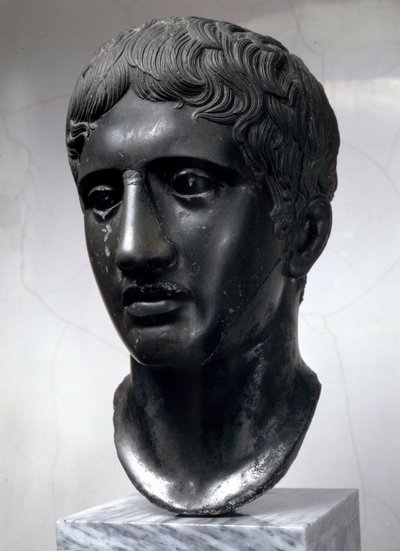 Tête en marbre de Doryphoros copie romaine d