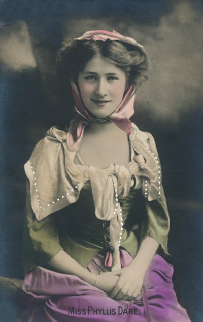 Mlle Phyllis Dare, vers 1930 - Unbekannt