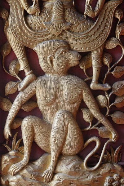Relief de singe sur une porte à Wat Dab Phai, Chiang Mai, Thaïlande - Unbekannt