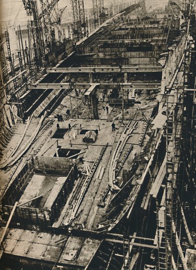 Plus de 1 000 pieds de long. Coque du Queen Mary aux premiers jours de sa construction, 1930-1934, 1936 - Unbekannt