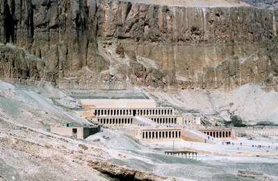 Temple mortuaire de la reine Hatchepsout, Dayr al-Bahri, Égypte, vers 1457 av. J.-C. - Unbekannt