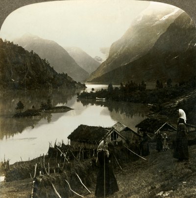 Lac Loen entouré de montagnes - beauté et grandeur inégalées - depuis la ferme Seten, Norvège, vers 1905 - Unbekannt