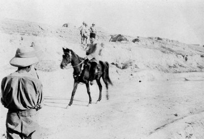 Officier turc monté quittant Mossoul, Mésopotamie, Première Guerre mondiale - Unbekannt