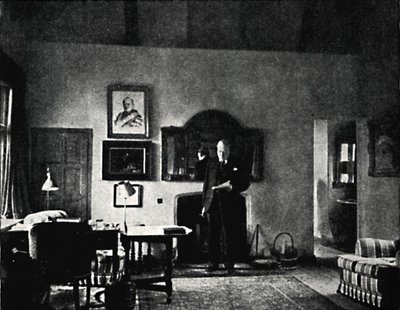 M. Churchill dans son bureau à Westerham, années 1930, 1945 - Unbekannt