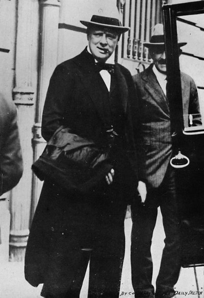 M. Churchill est allé à la Conférence de paix à Paris, 1919, 1945 - Unbekannt