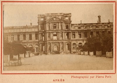 Commune de Paris (1871) : vue du Palais des Tuileries à Paris après l