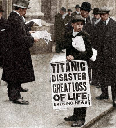 Garçon de journaux avec des nouvelles de la catastrophe du Titanic, 14 avril 1912 - Unbekannt