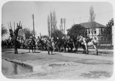 Officier inspectant un détachement monté de la Légion étrangère française, Syrie, XXe siècle - Unbekannt