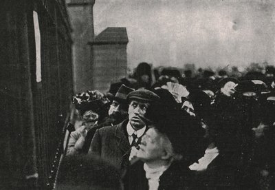 Notification officielle de la mort du roi Édouard VII affichée devant le palais de Buckingham, mai 1910 - Unbekannt