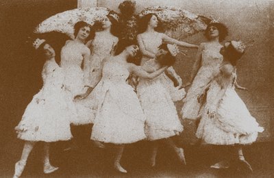 Olga Preobrajenskaya en Odette avec des cygnes dans le ballet Le Lac des cygnes - Unbekannt