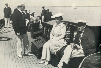 Sur le Britannia avec le roi George et Sir Charles Cust, vers 1920 - Unbekannt