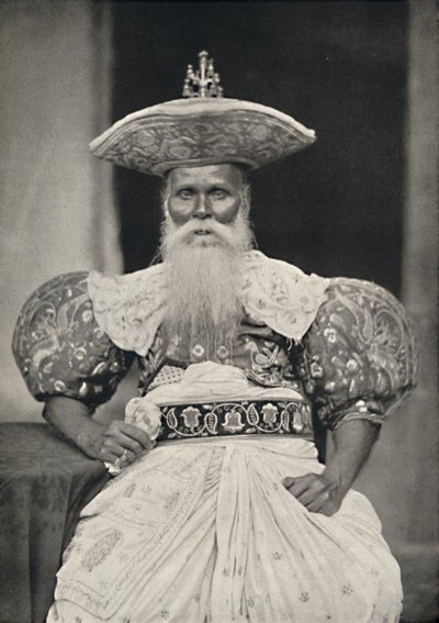 Ortsvorstand à Kandy en costume ancien cinghalais, 1926 - Unbekannt