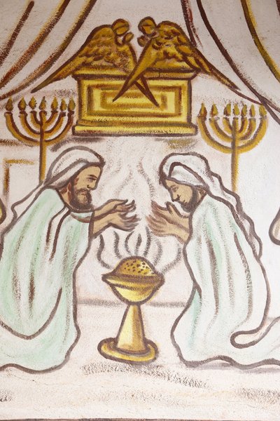 Arche sacrée, menoras et autel de parfum, église Notre-Dame du Togo, Togoville, Togo - Unbekannt