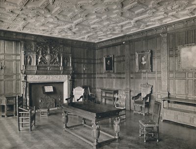 Salle lambrissée de l
