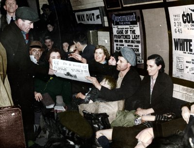Vendeur de journaux dans le métro, Londres, vers 1940 - Unbekannt