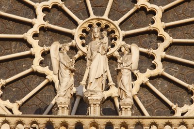 Cathédrale Notre-Dame de Paris aile ouest : Vierge à l