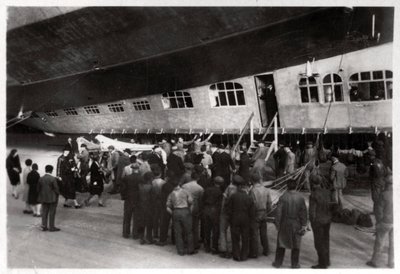 Passagers embarquant sur le Zeppelin LZ 127 Graf Zeppelin, 1933 - Unbekannt